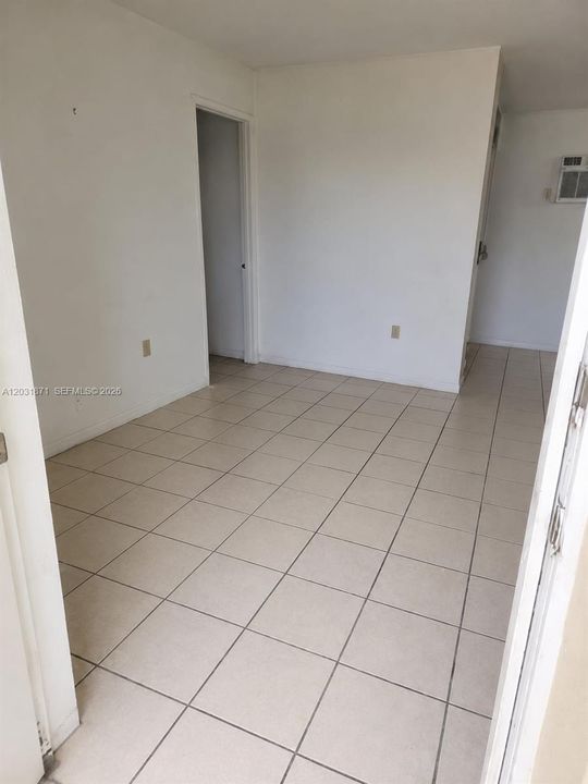 For Rent: $1,850 (1 beds, 1 baths, 1000 Square Feet)