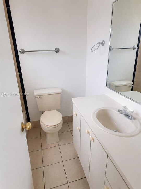 For Rent: $1,850 (1 beds, 1 baths, 1000 Square Feet)