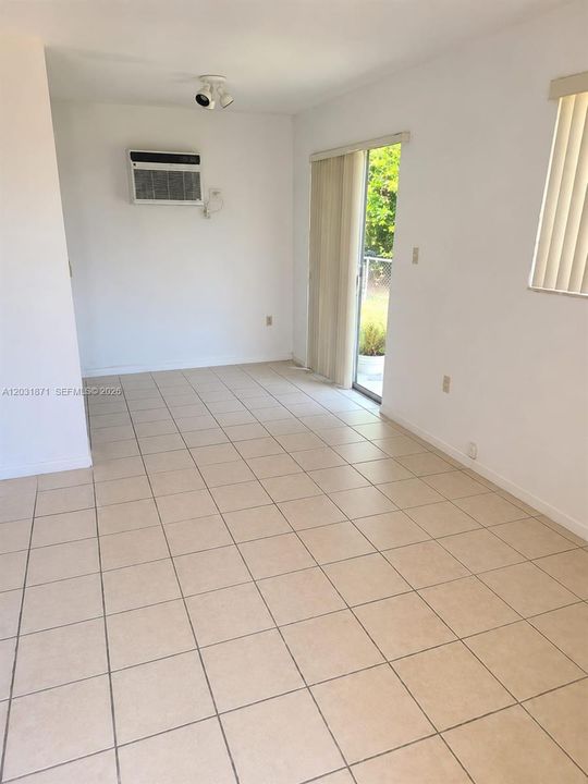 For Rent: $1,850 (1 beds, 1 baths, 1000 Square Feet)