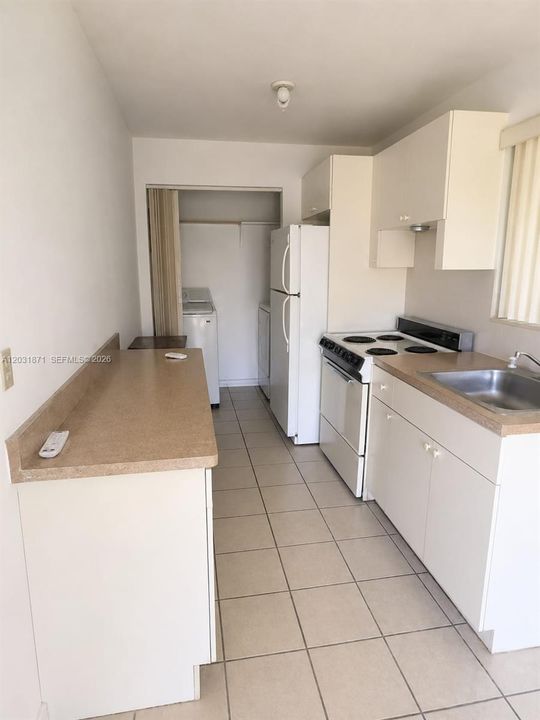 For Rent: $1,850 (1 beds, 1 baths, 1000 Square Feet)