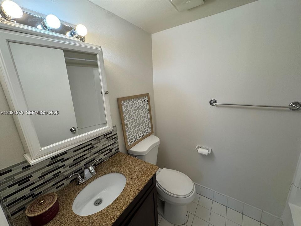 For Rent: $2,250 (2 beds, 2 baths, 963 Square Feet)
