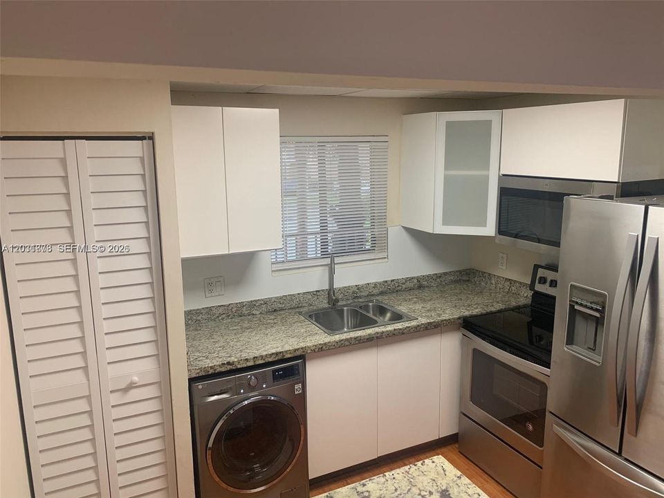 For Rent: $2,250 (2 beds, 2 baths, 963 Square Feet)
