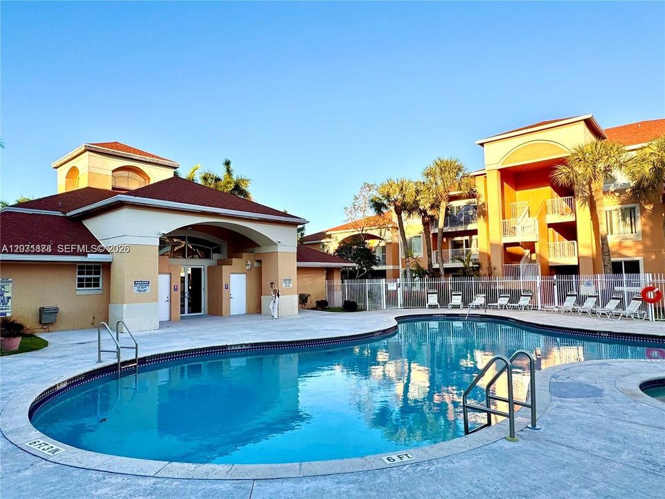 For Rent: $2,250 (2 beds, 2 baths, 963 Square Feet)