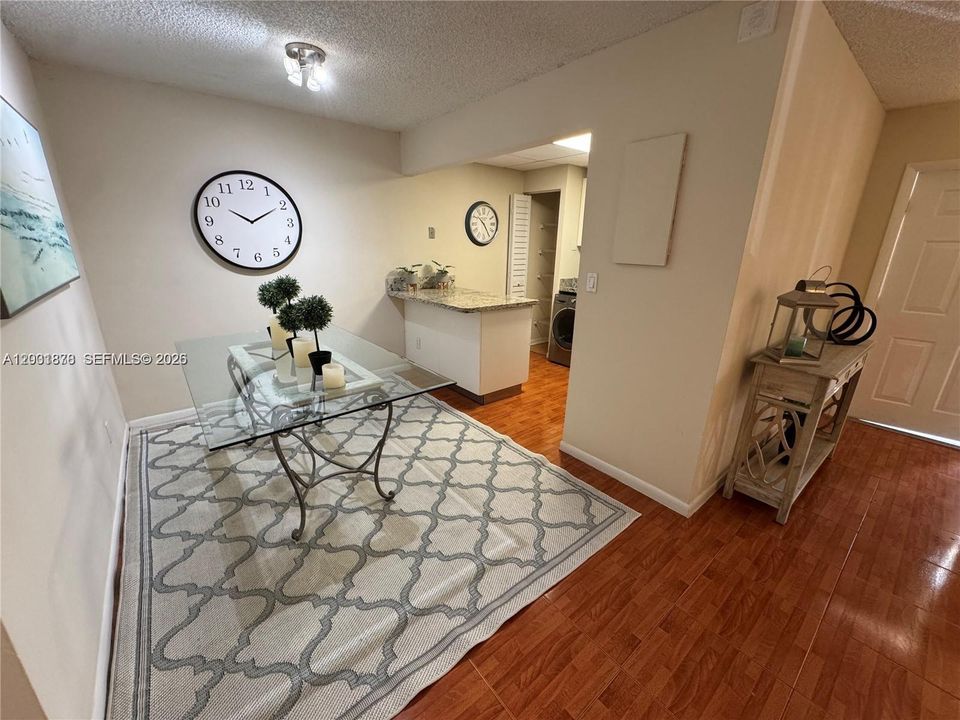 For Rent: $2,250 (2 beds, 2 baths, 963 Square Feet)