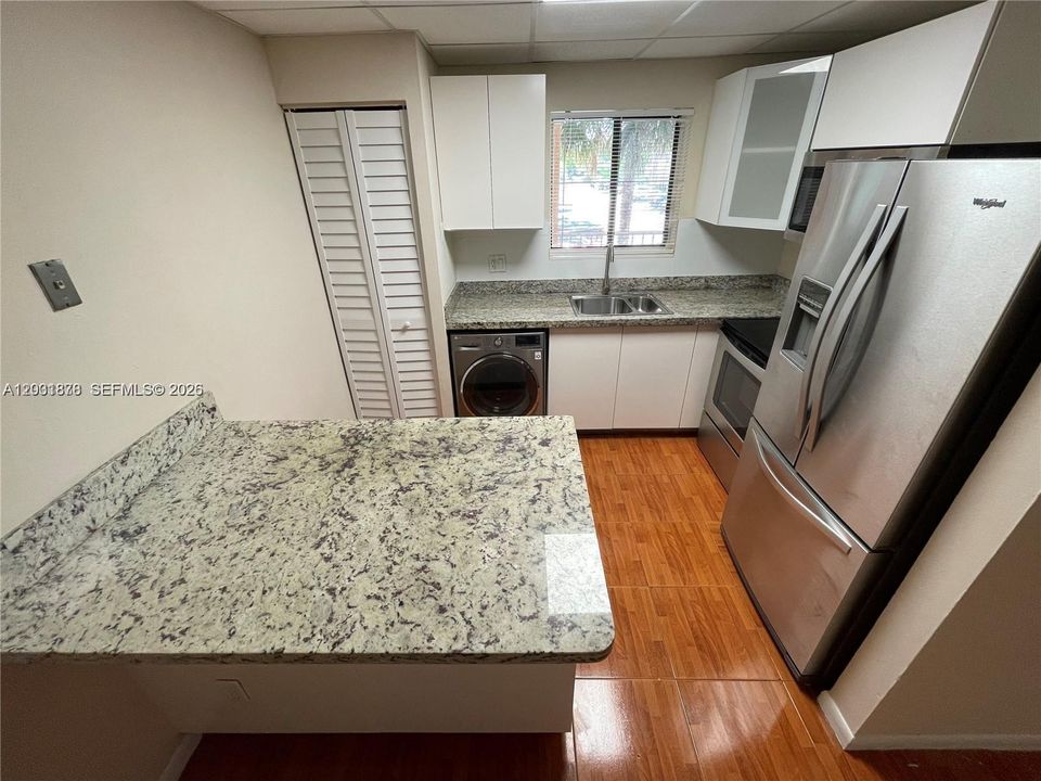 For Rent: $2,250 (2 beds, 2 baths, 963 Square Feet)