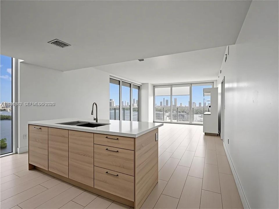 For Sale: $990,000 (3 beds, 3 baths, 1556 Square Feet)