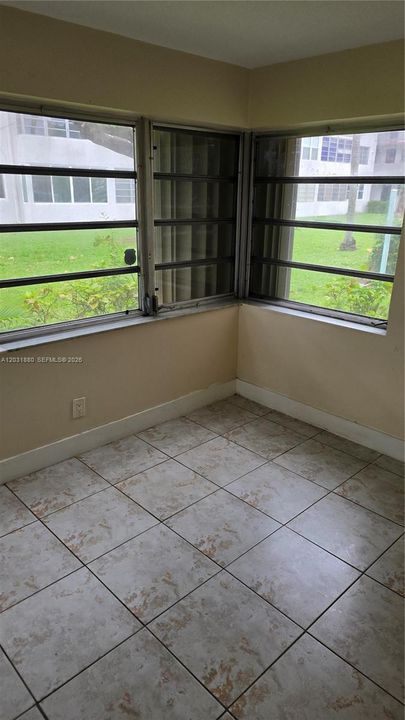 For Rent: $2,400 (2 beds, 2 baths, 1116 Square Feet)