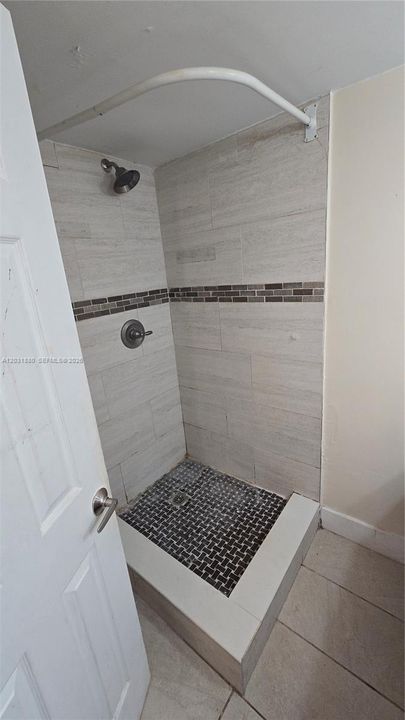 For Rent: $2,400 (2 beds, 2 baths, 1116 Square Feet)