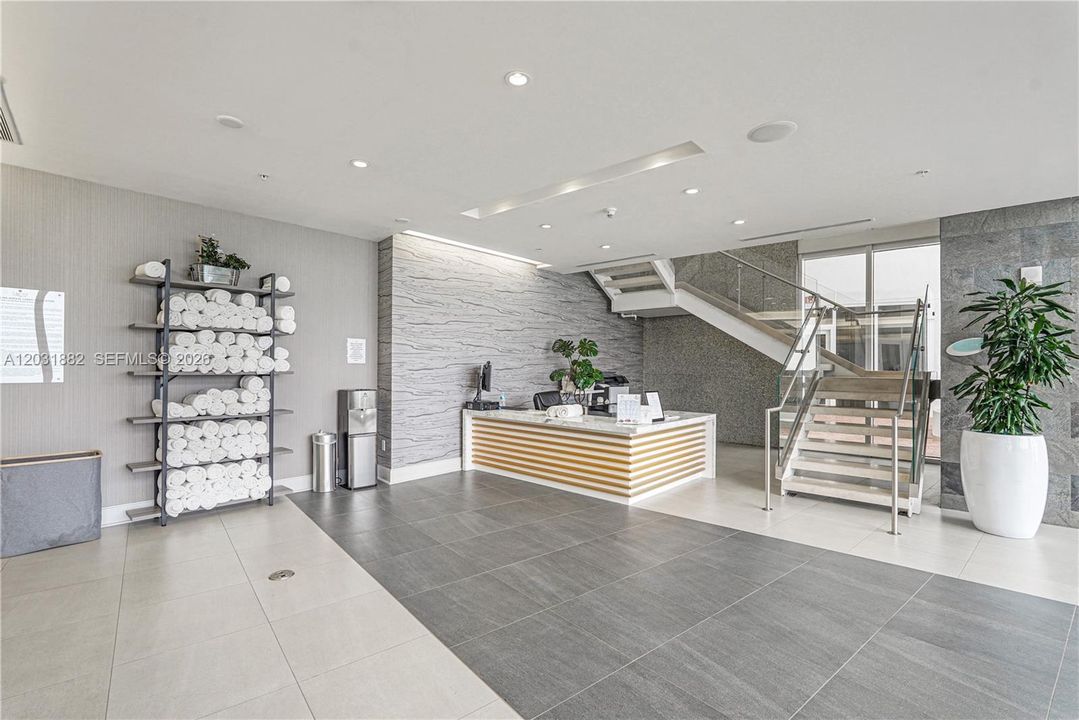 For Sale: $920,000 (1 beds, 1 baths, 992 Square Feet)