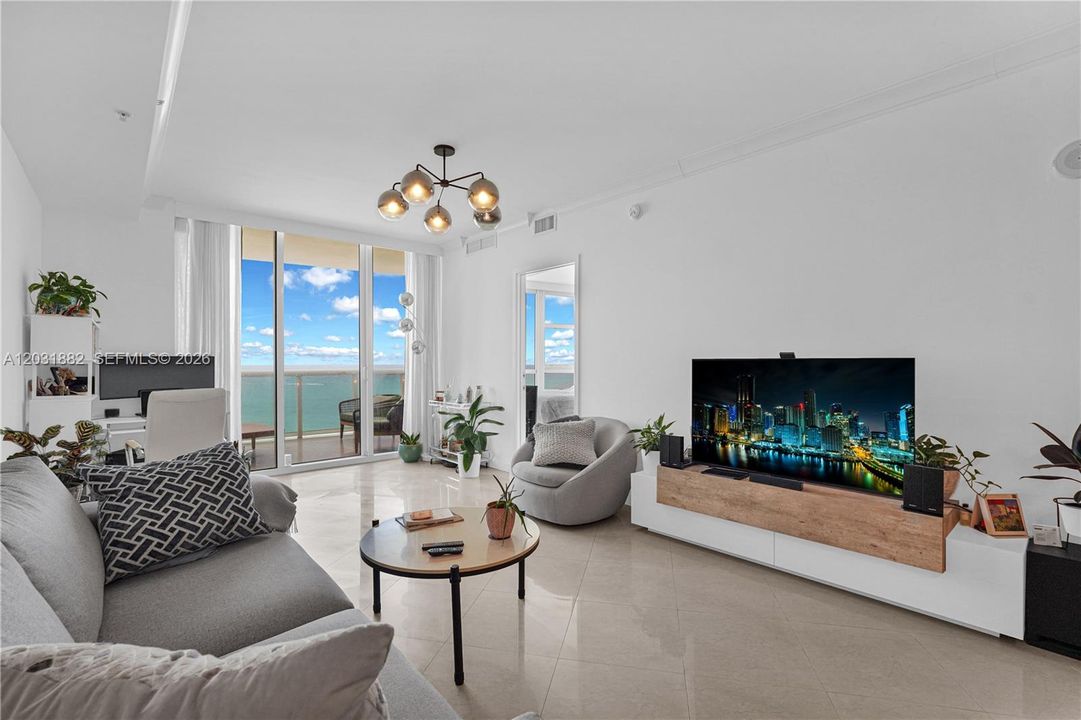 For Sale: $920,000 (1 beds, 1 baths, 992 Square Feet)