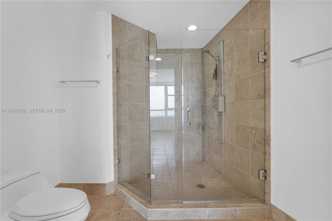 For Sale: $920,000 (1 beds, 1 baths, 992 Square Feet)