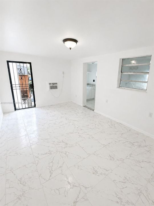 En Renta: $1,400 (0 camas, 1 baños, 1416 Pies cuadrados)