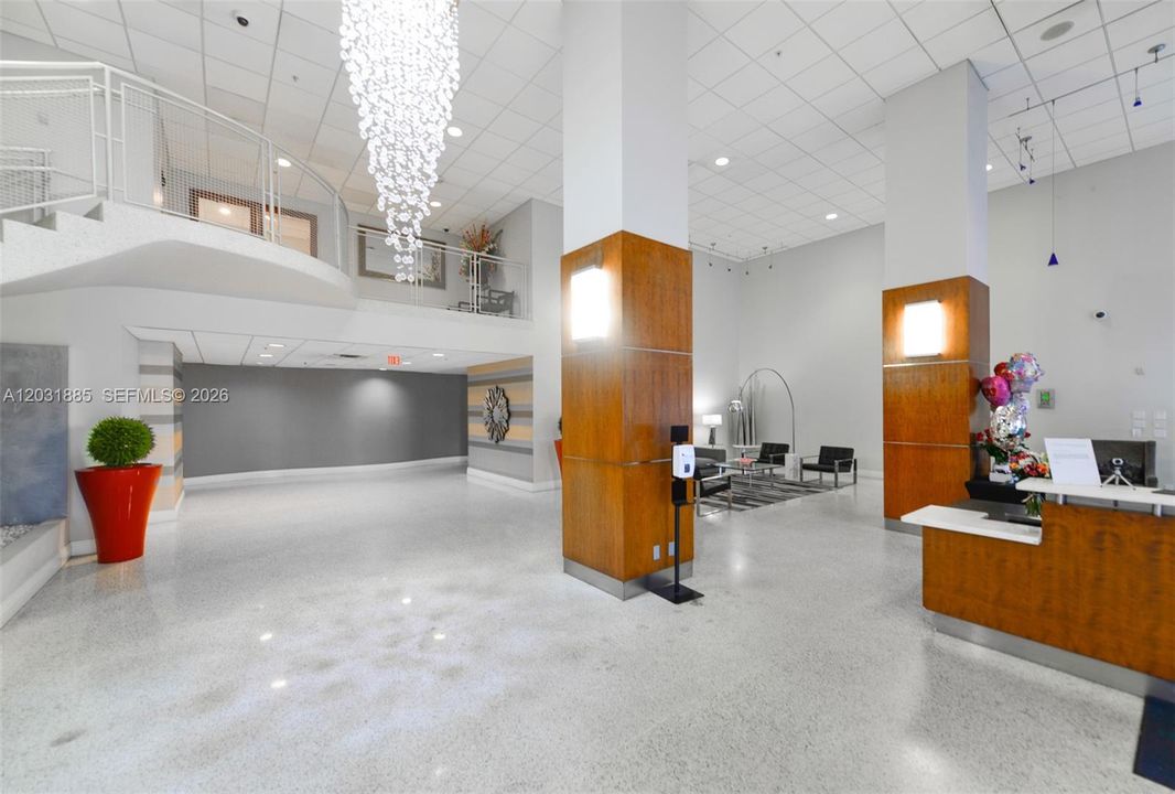 For Rent: $2,375 (1 beds, 1 baths, 906 Square Feet)