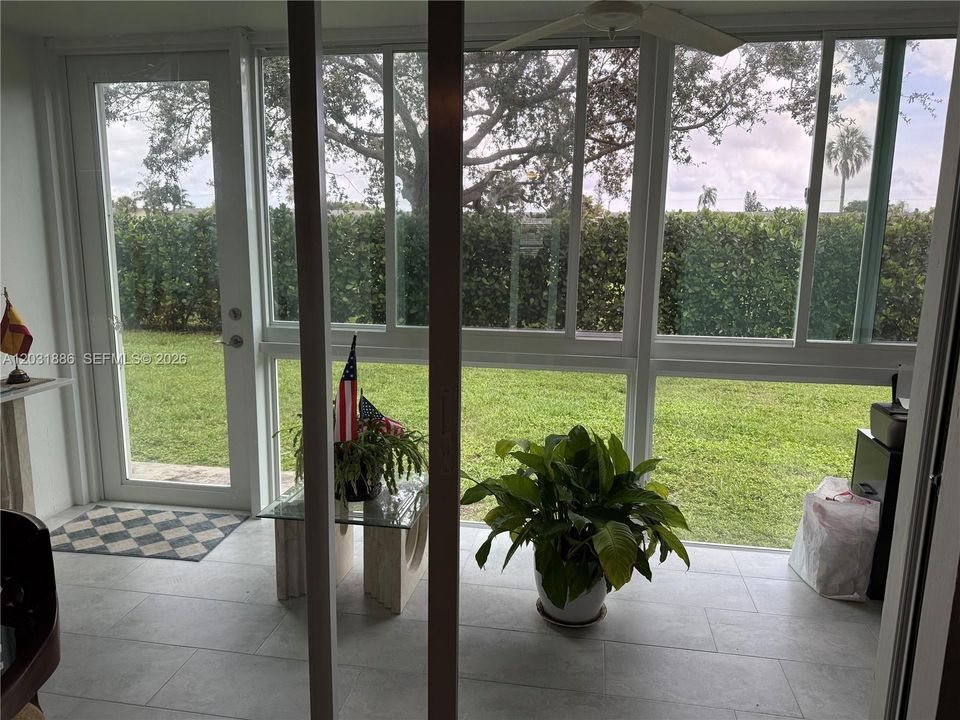 For Sale: $168,000 (2 beds, 2 baths, 990 Square Feet)