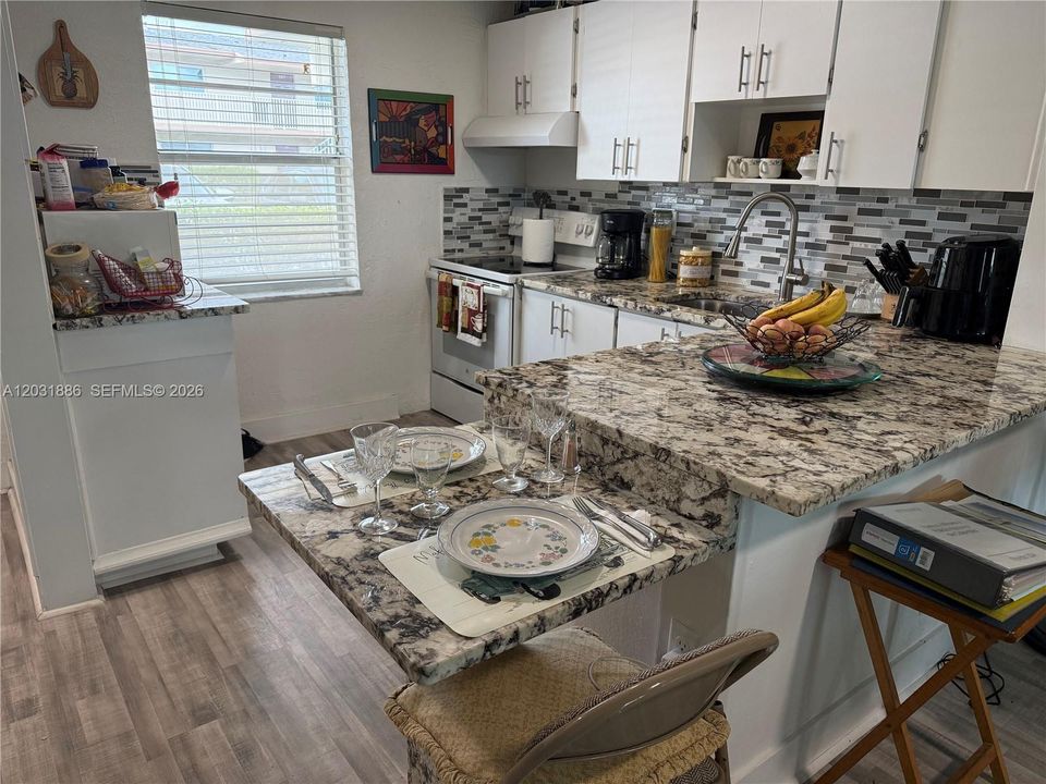 For Sale: $168,000 (2 beds, 2 baths, 990 Square Feet)