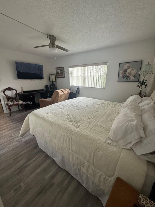 For Sale: $168,000 (2 beds, 2 baths, 990 Square Feet)