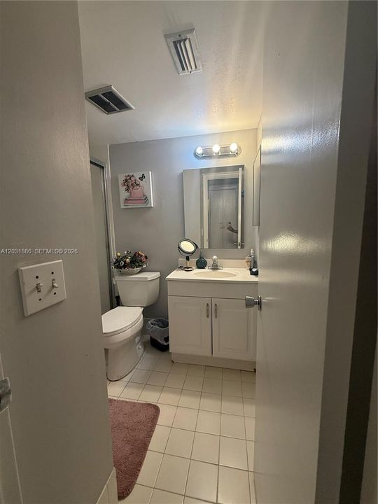 For Sale: $168,000 (2 beds, 2 baths, 990 Square Feet)