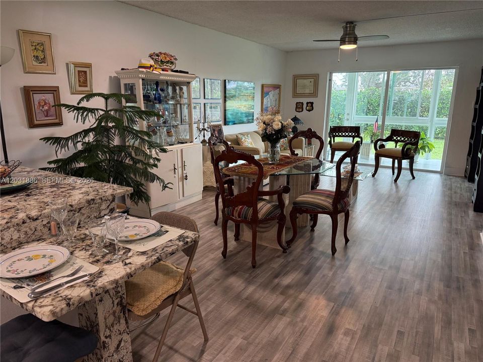 For Sale: $168,000 (2 beds, 2 baths, 990 Square Feet)