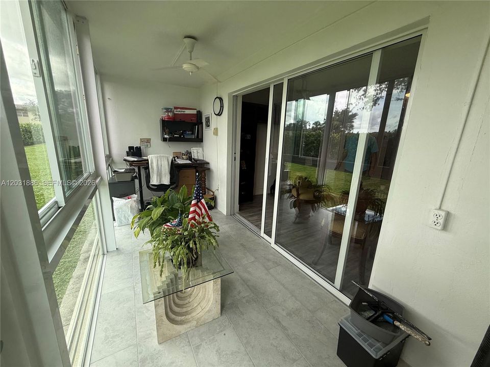 For Sale: $168,000 (2 beds, 2 baths, 990 Square Feet)