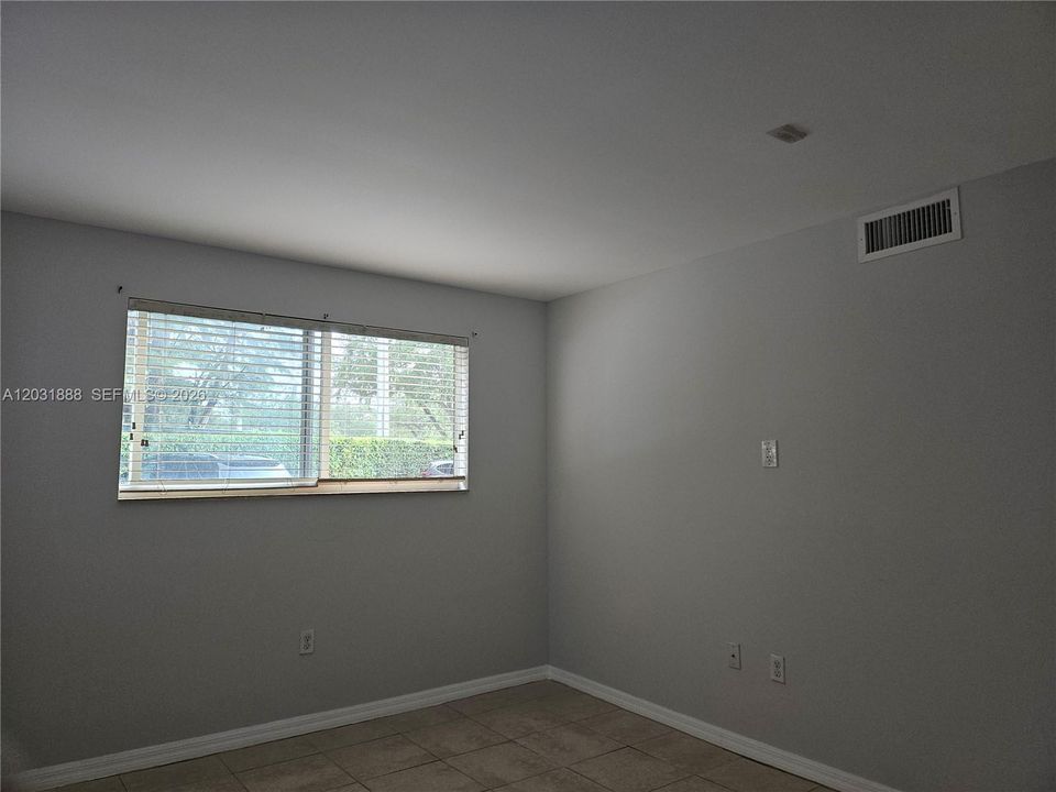 For Rent: $2,200 (2 beds, 2 baths, 805 Square Feet)