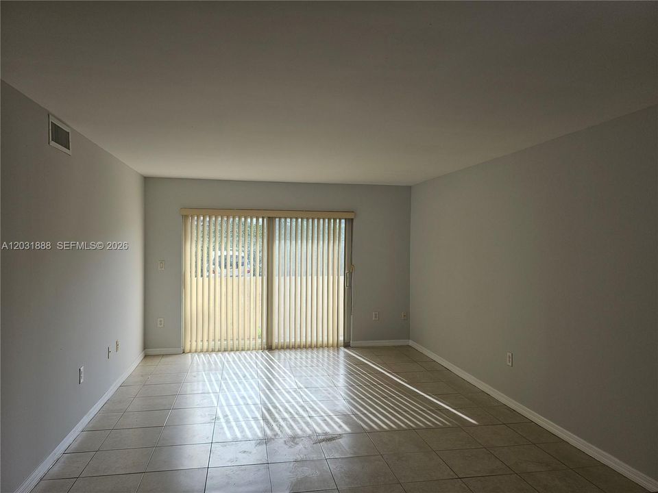 For Rent: $2,200 (2 beds, 2 baths, 805 Square Feet)