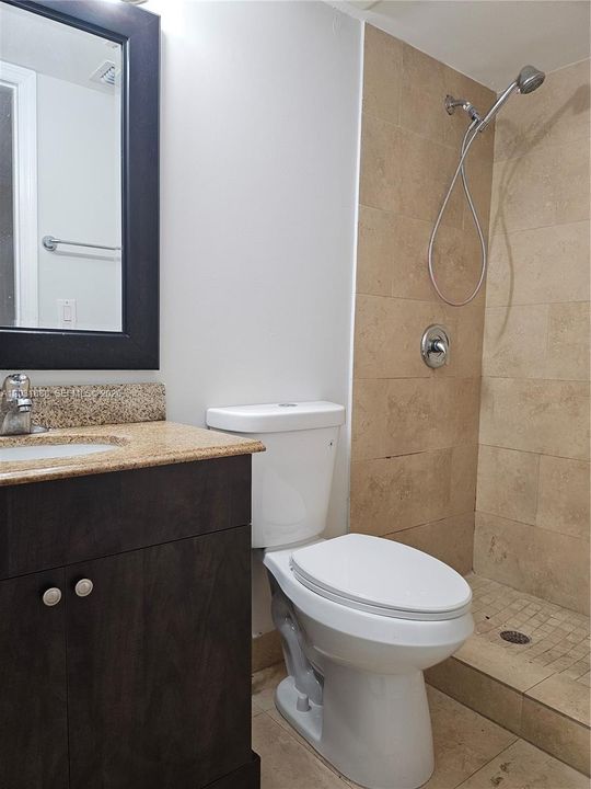 For Rent: $2,200 (2 beds, 2 baths, 805 Square Feet)