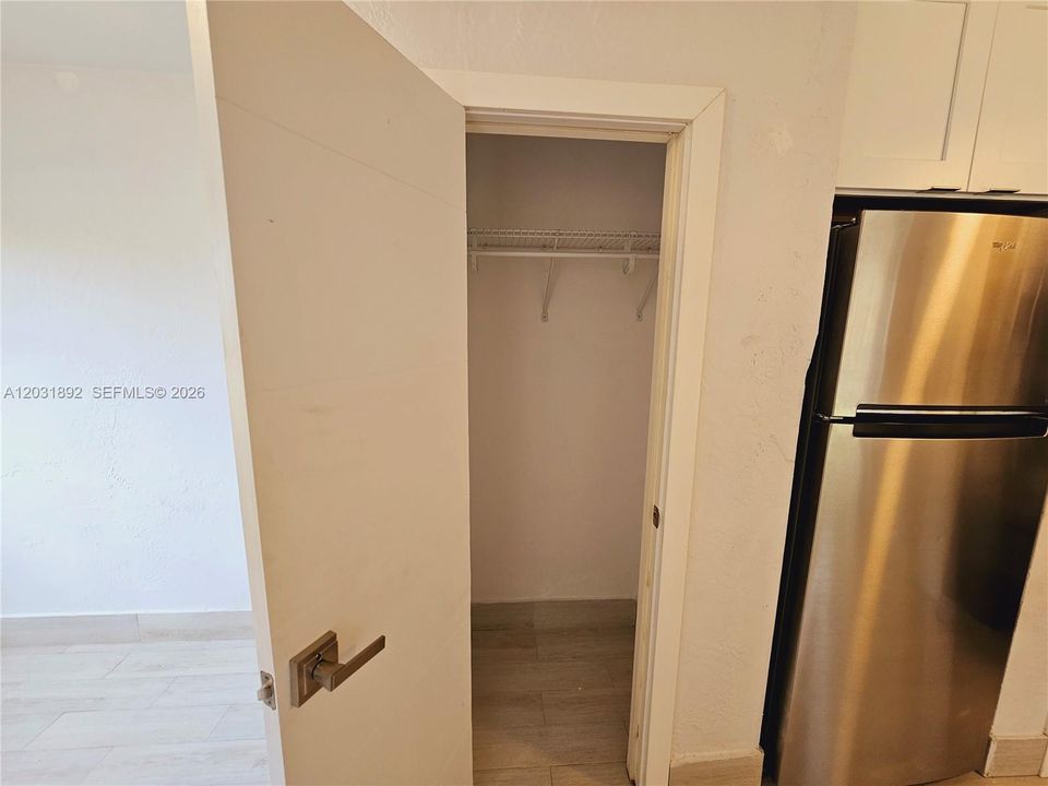 For Rent: $1,350 (0 beds, 1 baths, 500 Square Feet)