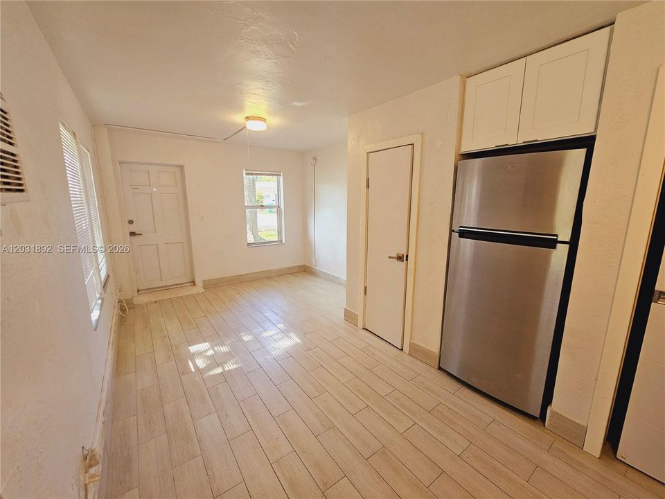 For Rent: $1,350 (0 beds, 1 baths, 500 Square Feet)