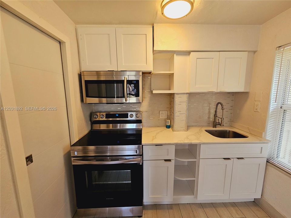 For Rent: $1,350 (0 beds, 1 baths, 500 Square Feet)