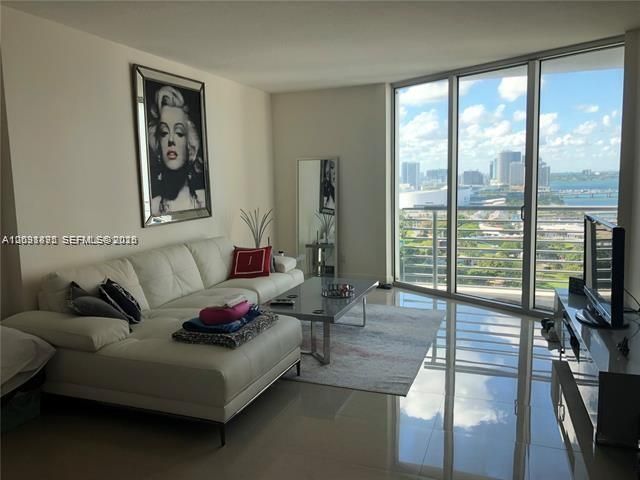 For Sale: $429,000 (1 beds, 1 baths, 846 Square Feet)