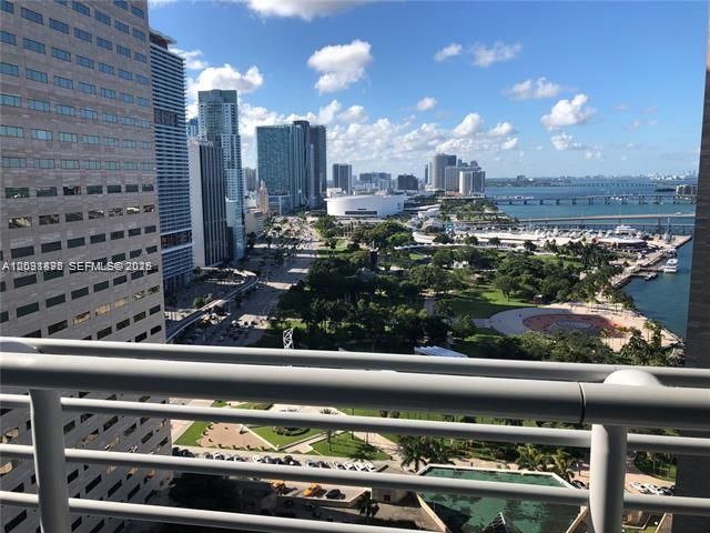 For Sale: $429,000 (1 beds, 1 baths, 846 Square Feet)