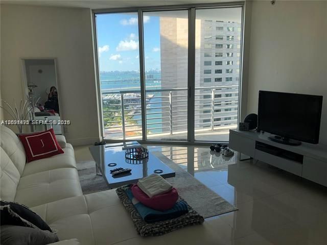 For Sale: $429,000 (1 beds, 1 baths, 846 Square Feet)