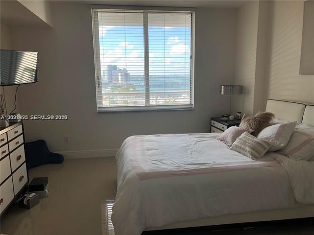 For Sale: $429,000 (1 beds, 1 baths, 846 Square Feet)
