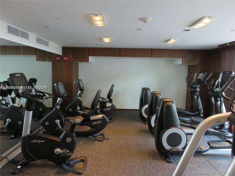 For Sale: $429,000 (1 beds, 1 baths, 846 Square Feet)