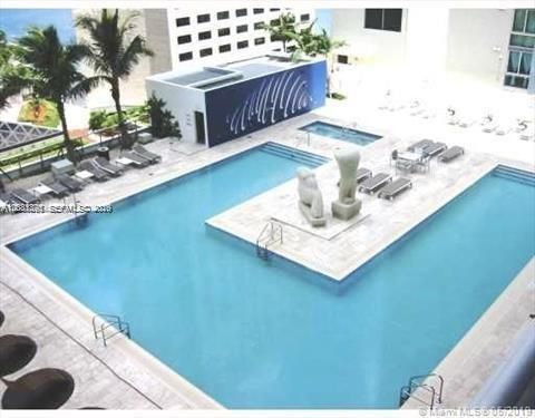 For Sale: $429,000 (1 beds, 1 baths, 846 Square Feet)