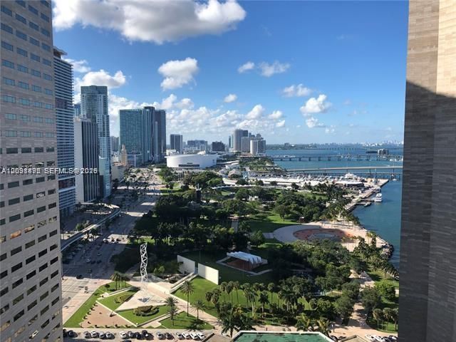 For Sale: $429,000 (1 beds, 1 baths, 846 Square Feet)