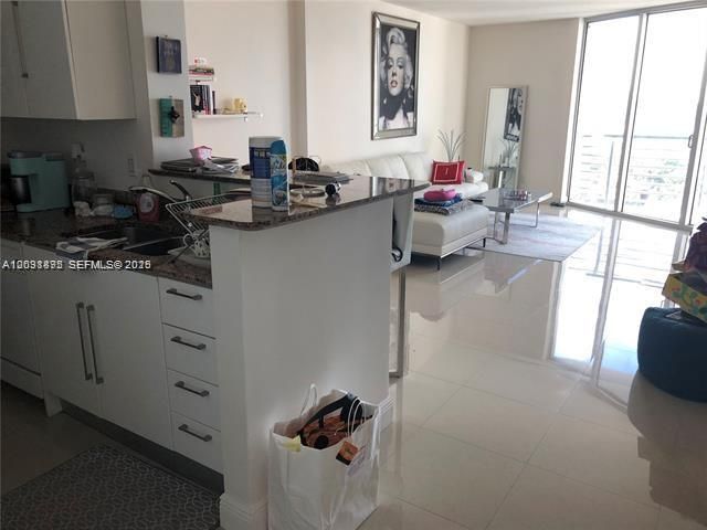 For Sale: $429,000 (1 beds, 1 baths, 846 Square Feet)