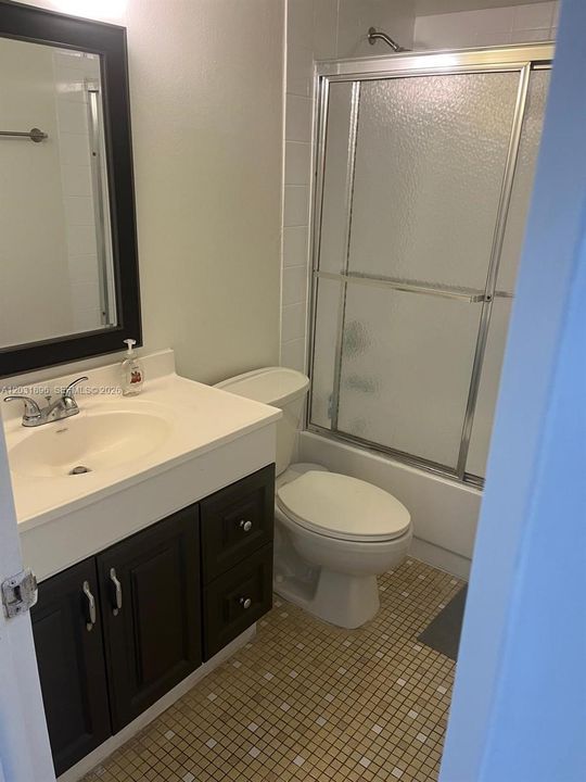 For Rent: $3,500 (2 beds, 2 baths, 920 Square Feet)