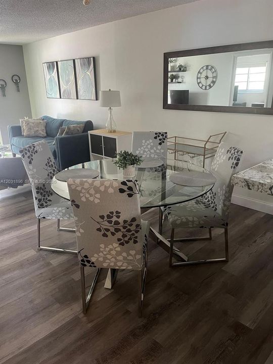 For Rent: $3,500 (2 beds, 2 baths, 920 Square Feet)