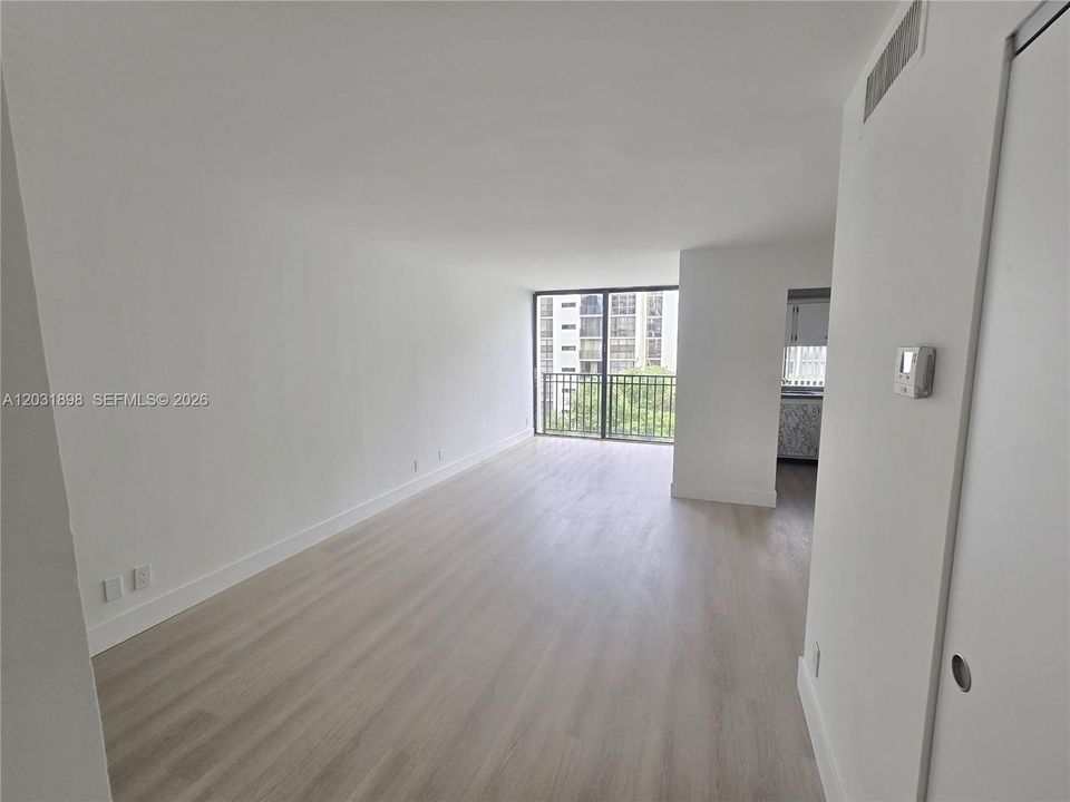 For Rent: $1,850 (1 beds, 1 baths, 640 Square Feet)