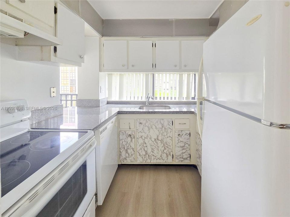 For Rent: $1,850 (1 beds, 1 baths, 640 Square Feet)