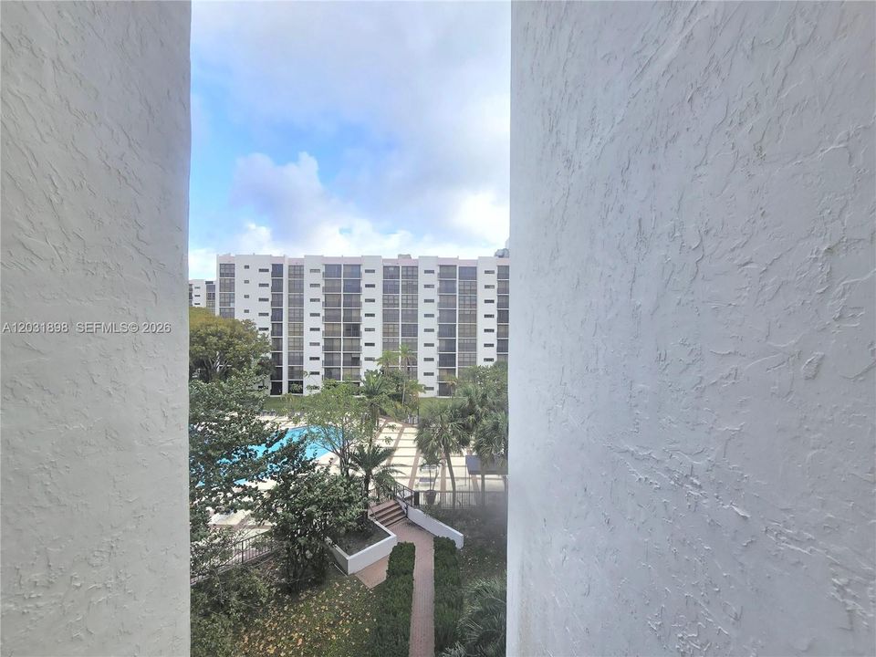 For Rent: $1,850 (1 beds, 1 baths, 640 Square Feet)