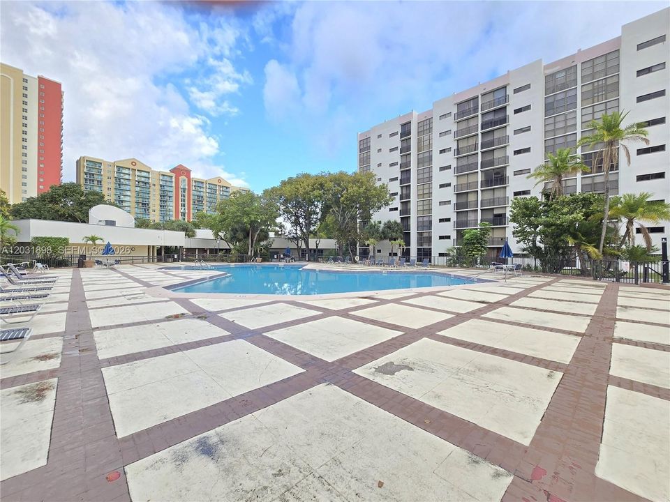 For Rent: $1,850 (1 beds, 1 baths, 640 Square Feet)