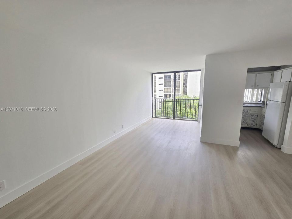 For Rent: $1,850 (1 beds, 1 baths, 640 Square Feet)