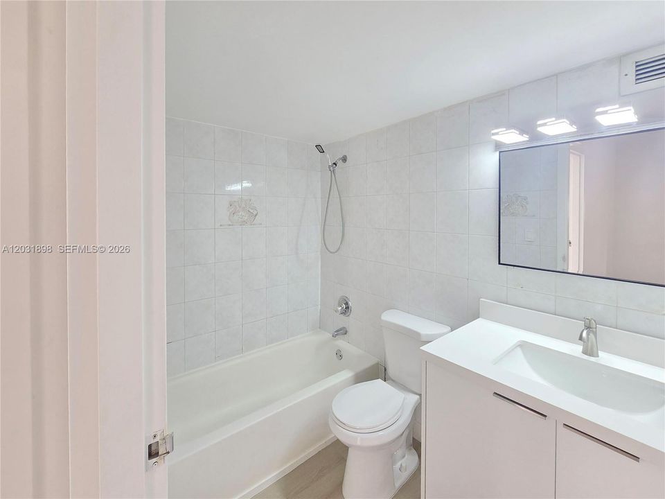For Rent: $1,850 (1 beds, 1 baths, 640 Square Feet)