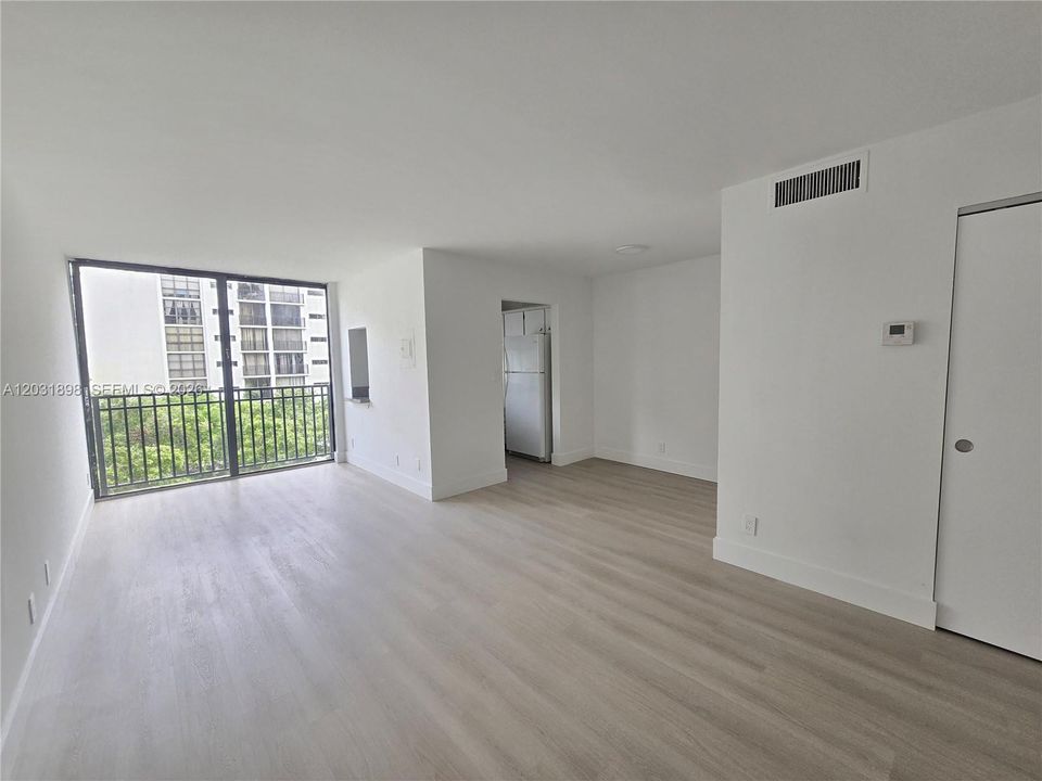 For Rent: $1,850 (1 beds, 1 baths, 640 Square Feet)