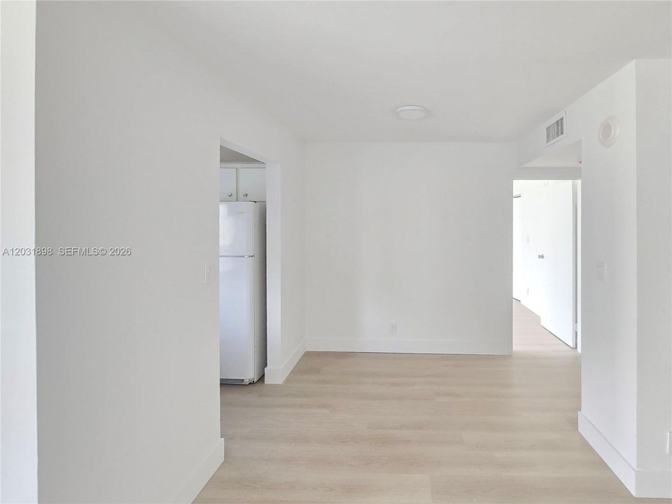 For Rent: $1,850 (1 beds, 1 baths, 640 Square Feet)