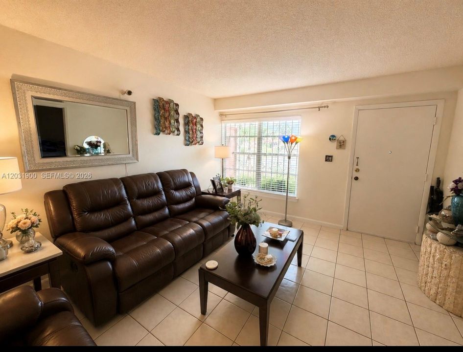 En Venta: $275,000 (2 camas, 1 baños, 952 Pies cuadrados)