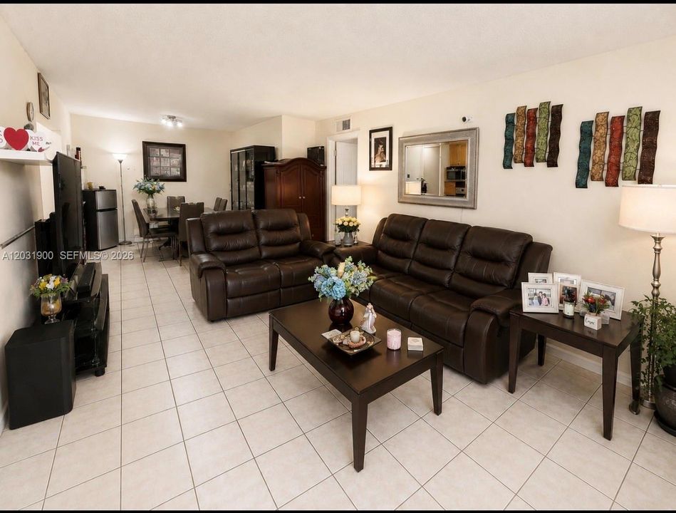 En Venta: $275,000 (2 camas, 1 baños, 952 Pies cuadrados)