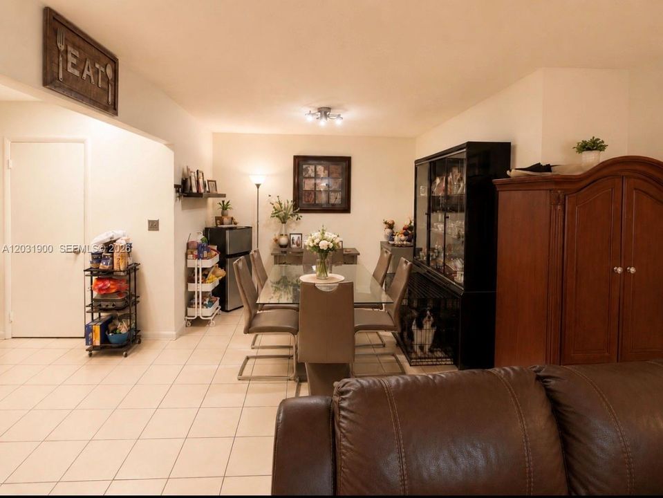 En Venta: $275,000 (2 camas, 1 baños, 952 Pies cuadrados)
